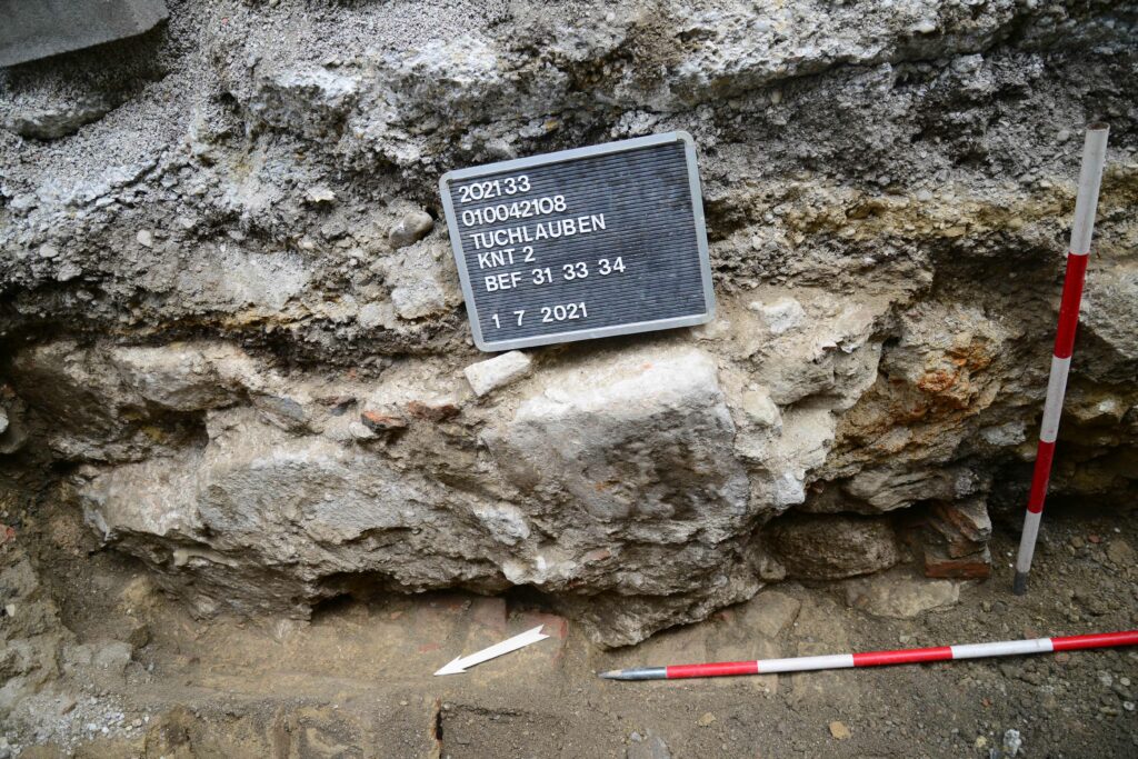 Fundamente des östlichen Torturms der porta decumana, um 100 n. Chr.
