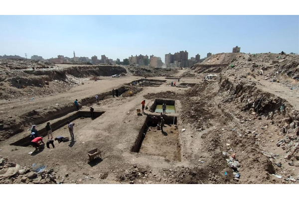 Blick auf die Ausgrabungen, während der die Basaltblöcke gefunden wurden.