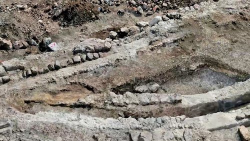 Das Foto zeigt den freigelegten und neu entdeckten Abschnitt des Aquädukts.