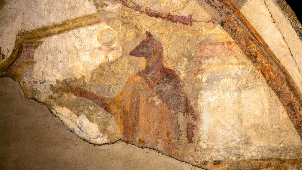 Der ägyptische Gott Anubis auf einem Fresko