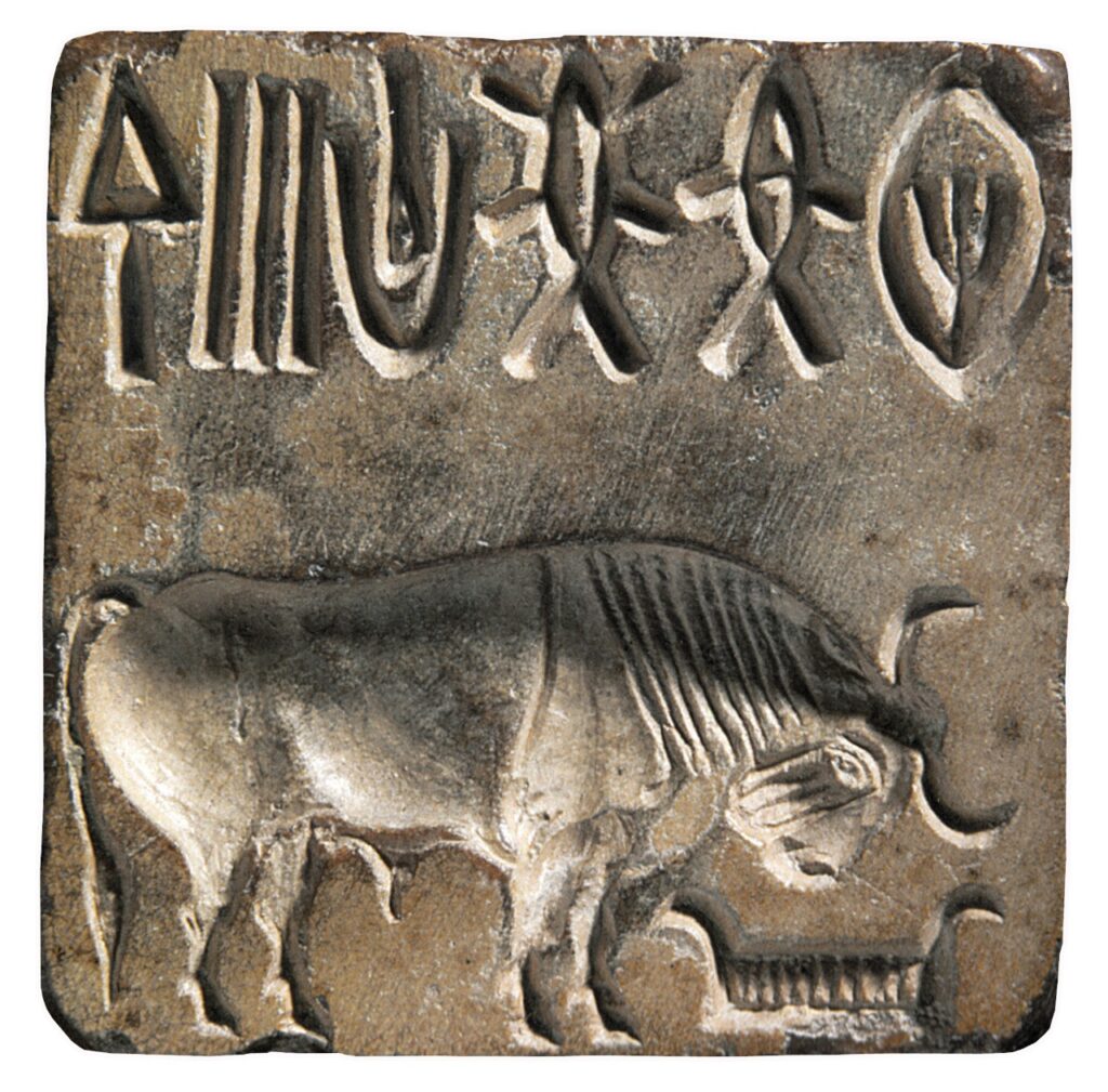 Silberner Siegelring aus einem prähistorischen Grab in Dahwa: Das Bild des Siegels besteht aus einer einzeiligen Inschrift in der Schrift der Indus-Kultur und einem indischen Bison.