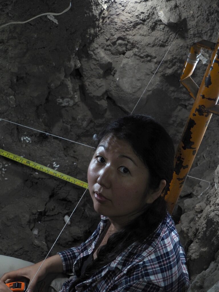 Nawa Sugiyama, eine anthropologische Archäologin der UC Riverside, bei der Arbeit in Teotihuacán.