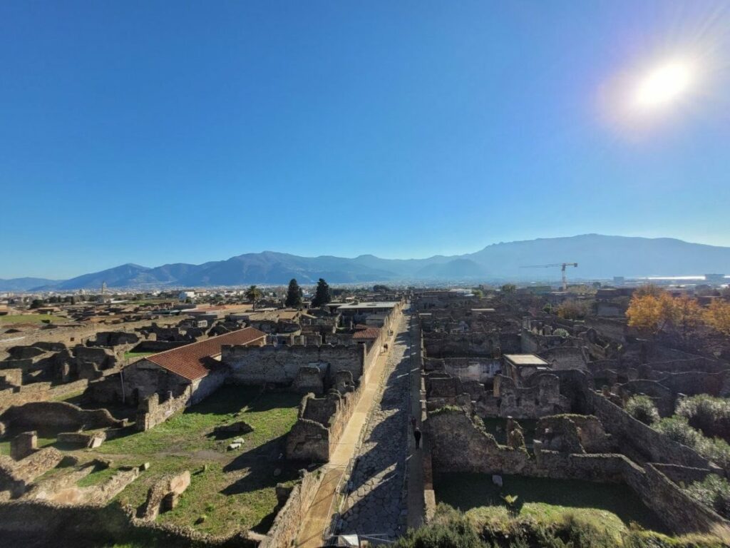 Vom Merkurturm aus fotografierter Blick auf Pompeji.